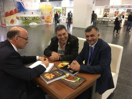  M.Vasfi PAKMAN, Metin ÖZTÜRK, Yavuz ÖZTÜRKLER